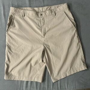 Calvin Klein Men golf shorts size 34
